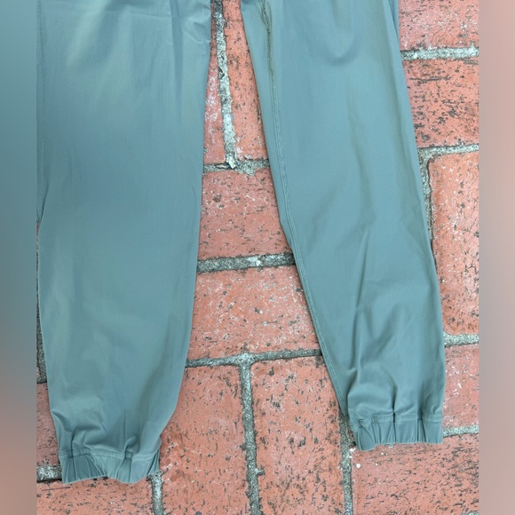 Lululemon Adapted State High-Rise Jogger. Size 2 - Picture 3 of 6
